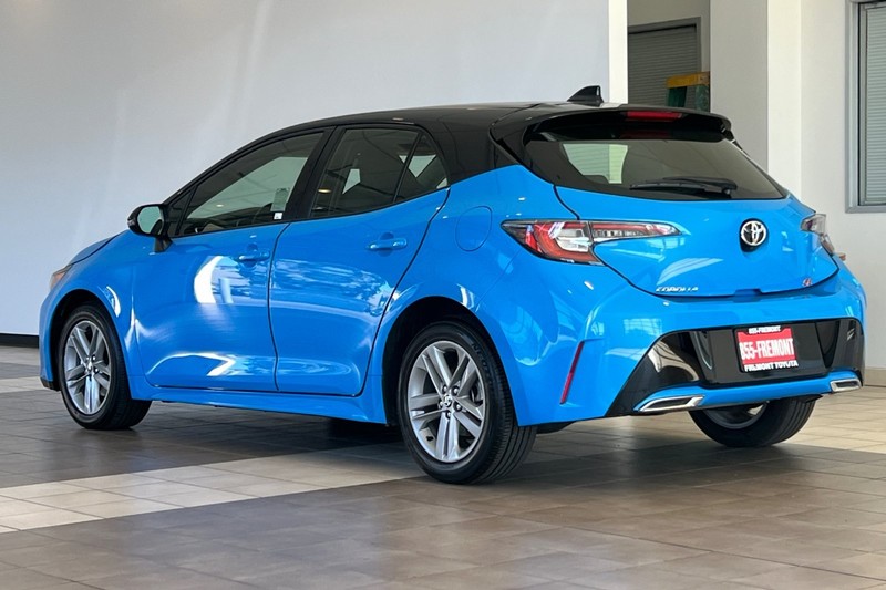 Toyota Corolla Vehicle Full-screen Gallery Image 06