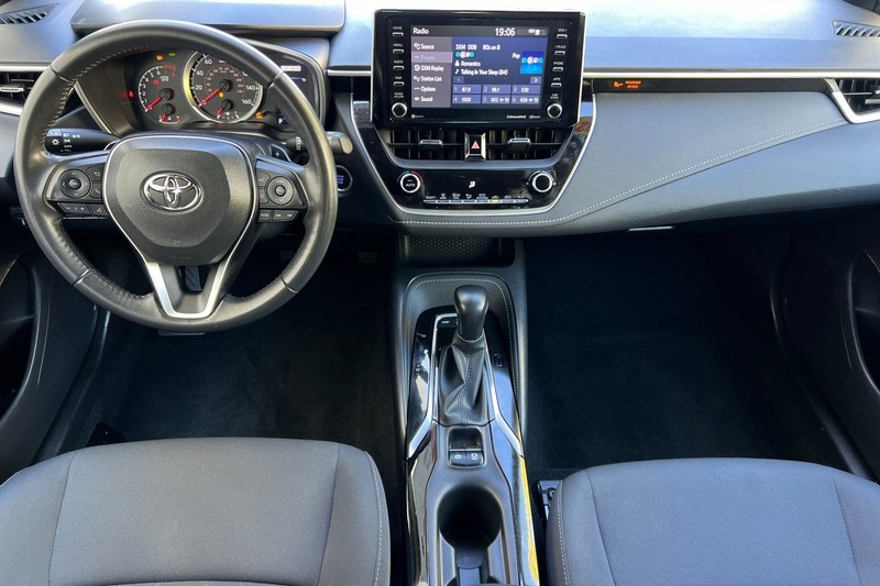 Toyota Corolla Vehicle Full-screen Gallery Image 13