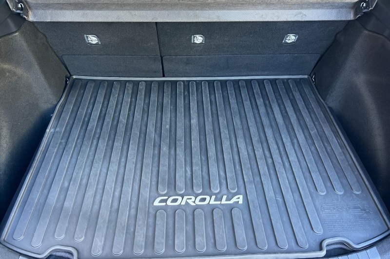 Toyota Corolla Vehicle Full-screen Gallery Image 15