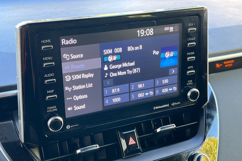 Toyota Corolla Vehicle Full-screen Gallery Image 18