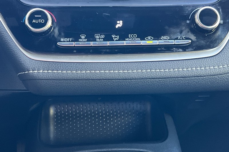 Toyota Corolla Vehicle Full-screen Gallery Image 20