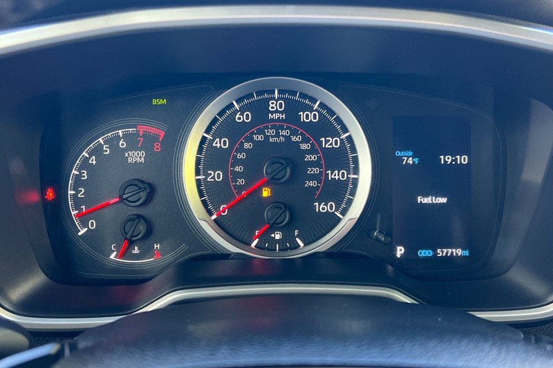 Toyota Corolla Vehicle Full-screen Gallery Image 24