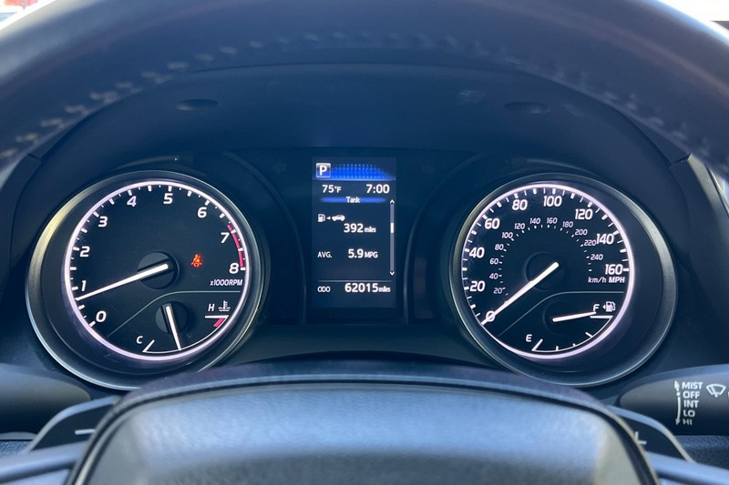 Toyota Camry Vehicle Full-screen Gallery Image 22