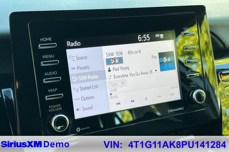 Toyota Camry Vehicle Full-screen Gallery Image 26