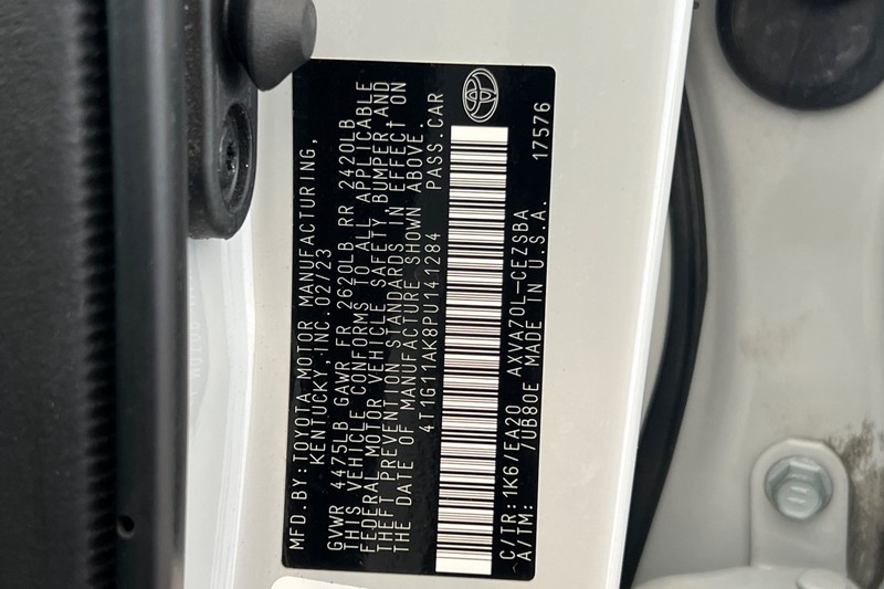 Toyota Camry Vehicle Full-screen Gallery Image 27