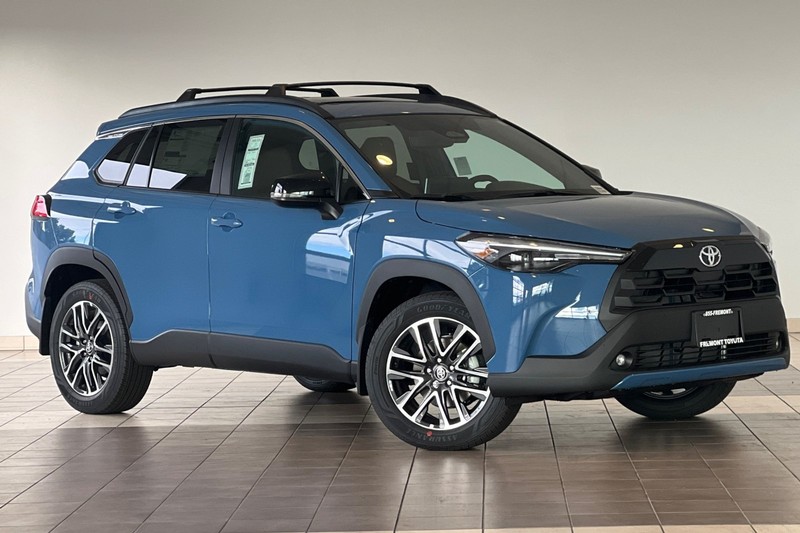 Toyota Corolla Cross Vehicle Full-screen Gallery Image 02