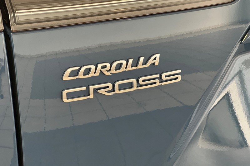 Toyota Corolla Cross Vehicle Full-screen Gallery Image 07