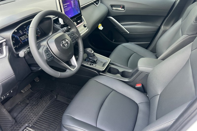 Toyota Corolla Cross Vehicle Full-screen Gallery Image 08