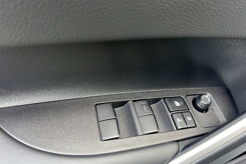 Toyota Corolla Cross Vehicle Full-screen Gallery Image 09