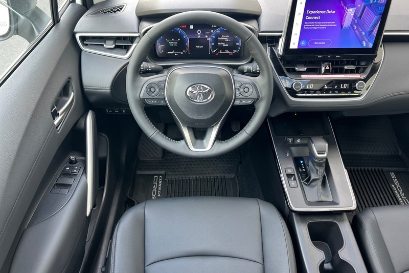 Toyota Corolla Cross Vehicle Full-screen Gallery Image 12