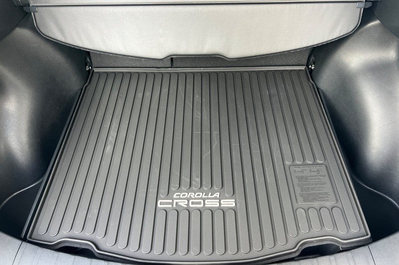 Toyota Corolla Cross Vehicle Full-screen Gallery Image 13