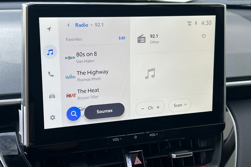 Toyota Corolla Cross Vehicle Full-screen Gallery Image 15
