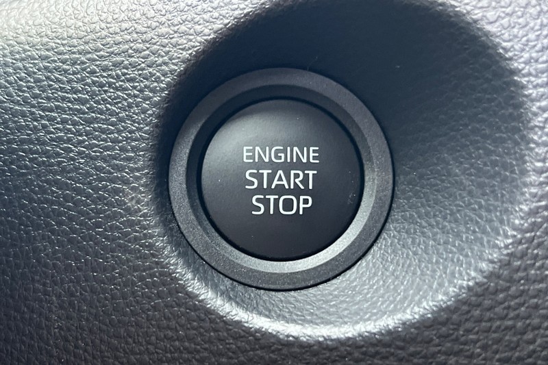 Toyota Corolla Cross Vehicle Full-screen Gallery Image 19