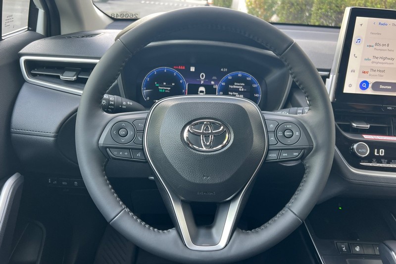 Toyota Corolla Cross Vehicle Full-screen Gallery Image 20