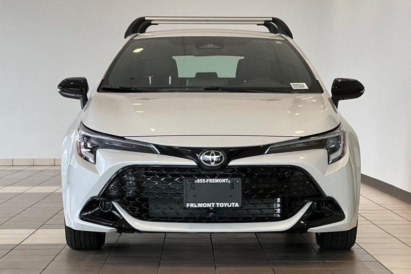 Toyota Corolla Hatchback Vehicle Full-screen Gallery Image 03