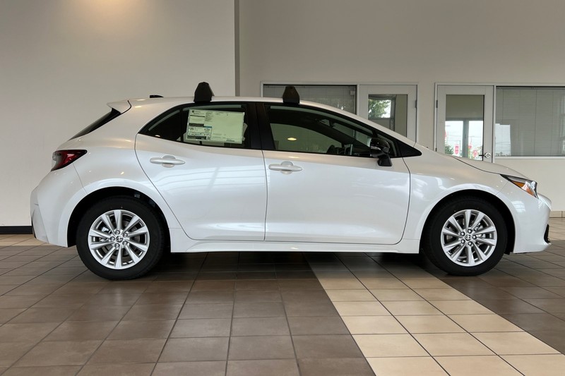 Toyota Corolla Hatchback Vehicle Full-screen Gallery Image 04