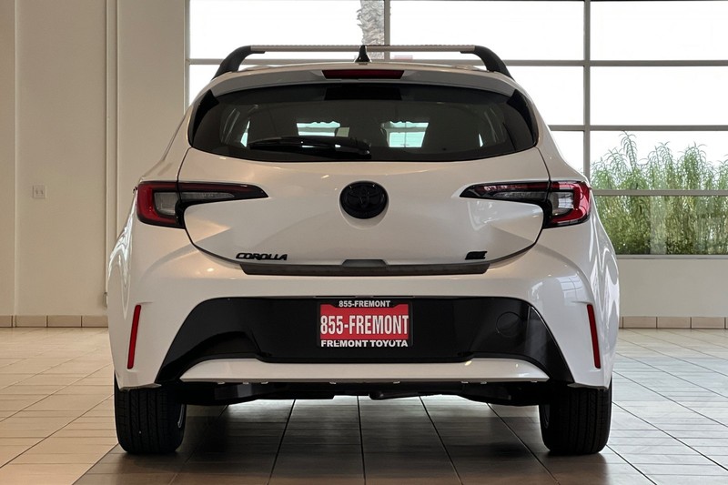 Toyota Corolla Hatchback Vehicle Full-screen Gallery Image 06