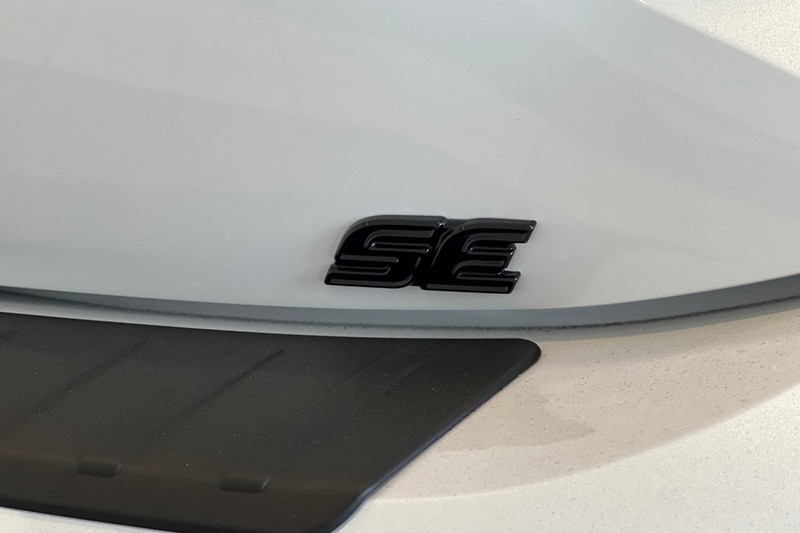 Toyota Corolla Hatchback Vehicle Full-screen Gallery Image 07