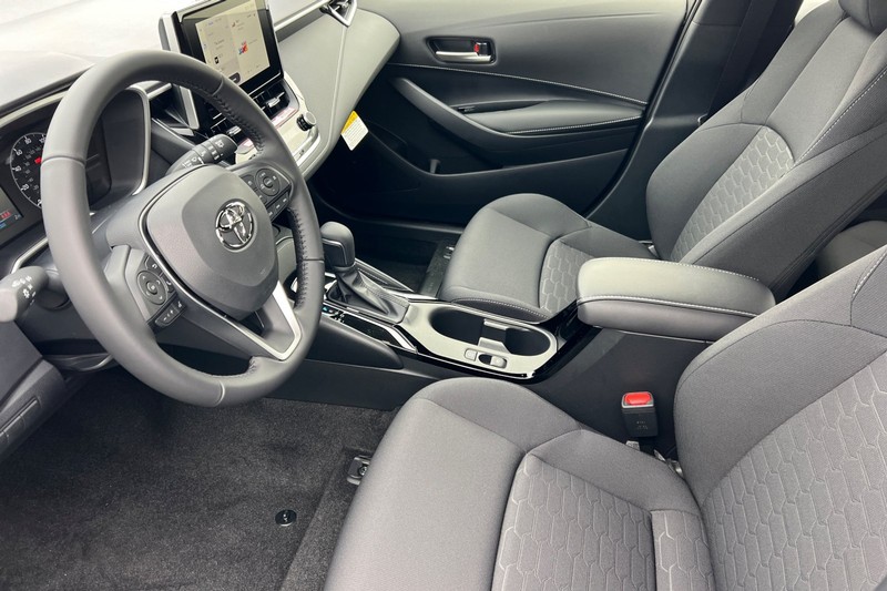 Toyota Corolla Hatchback Vehicle Full-screen Gallery Image 08