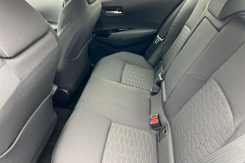 Toyota Corolla Hatchback Vehicle Full-screen Gallery Image 10