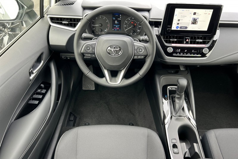 Toyota Corolla Hatchback Vehicle Full-screen Gallery Image 12