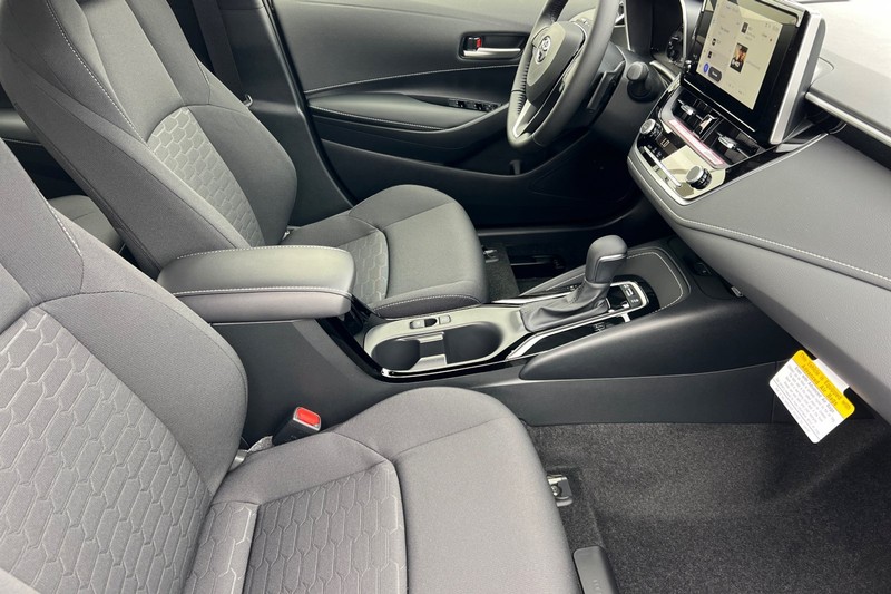 Toyota Corolla Hatchback Vehicle Full-screen Gallery Image 14