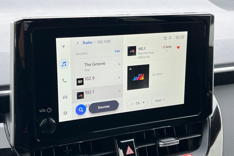 Toyota Corolla Hatchback Vehicle Full-screen Gallery Image 16