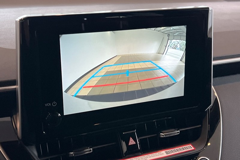 Toyota Corolla Hatchback Vehicle Full-screen Gallery Image 17