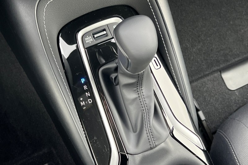 Toyota Corolla Hatchback Vehicle Full-screen Gallery Image 19