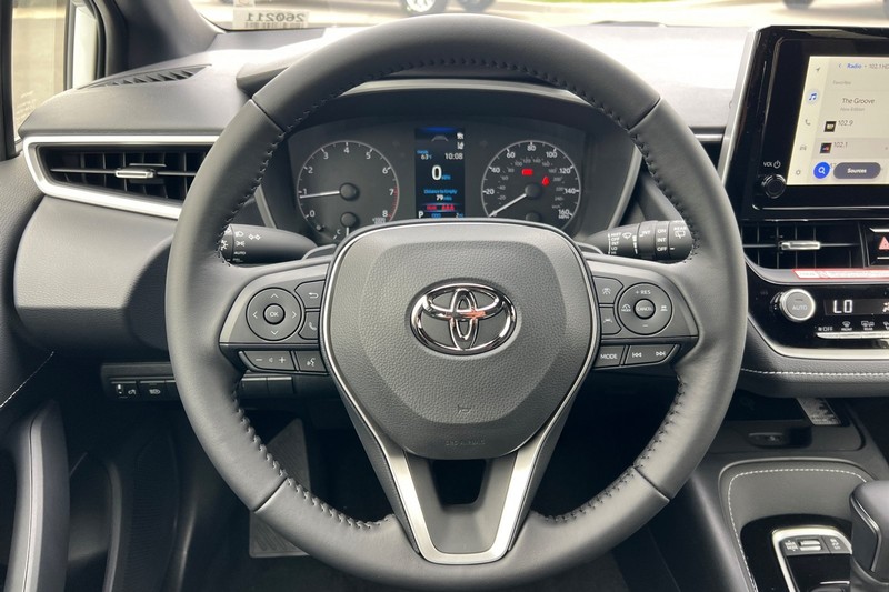 Toyota Corolla Hatchback Vehicle Full-screen Gallery Image 21