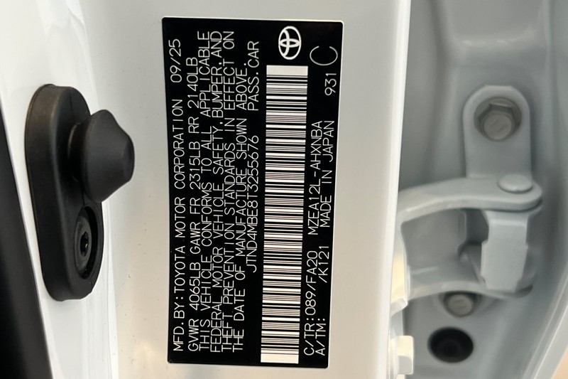 Toyota Corolla Hatchback Vehicle Full-screen Gallery Image 23