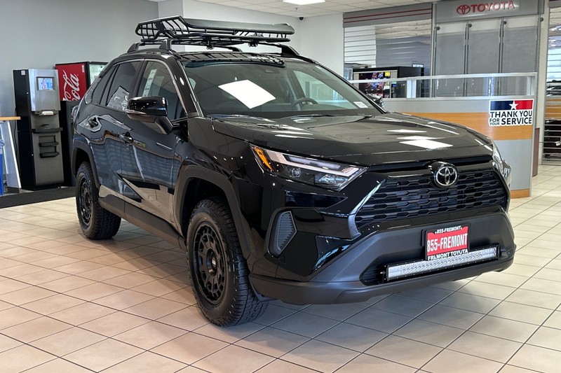 Toyota RAV4 Vehicle Full-screen Gallery Image 02