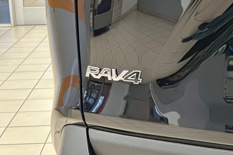 Toyota RAV4 Vehicle Full-screen Gallery Image 07