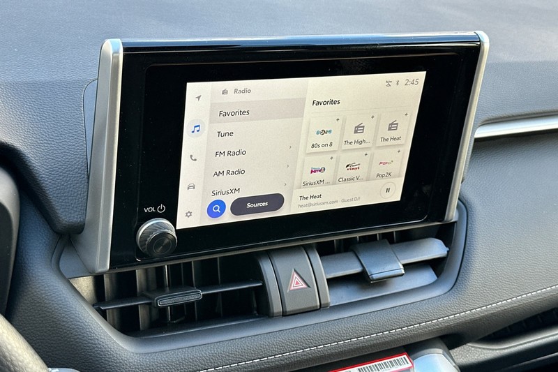 Toyota RAV4 Vehicle Full-screen Gallery Image 16