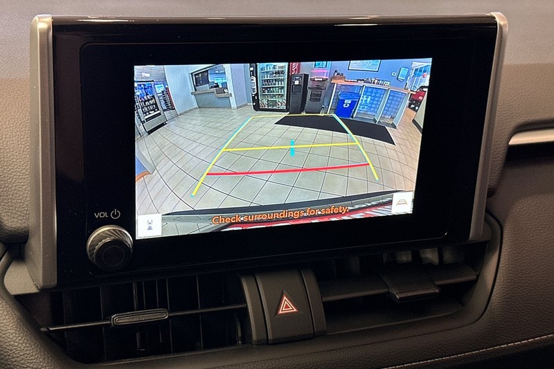 Toyota RAV4 Vehicle Full-screen Gallery Image 17