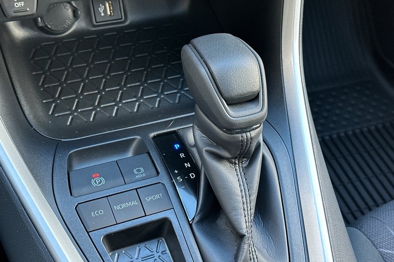 Toyota RAV4 Vehicle Full-screen Gallery Image 19