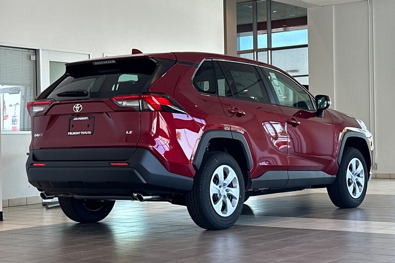 Toyota RAV4 Vehicle Full-screen Gallery Image 05