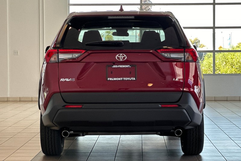 Toyota RAV4 Vehicle Full-screen Gallery Image 06