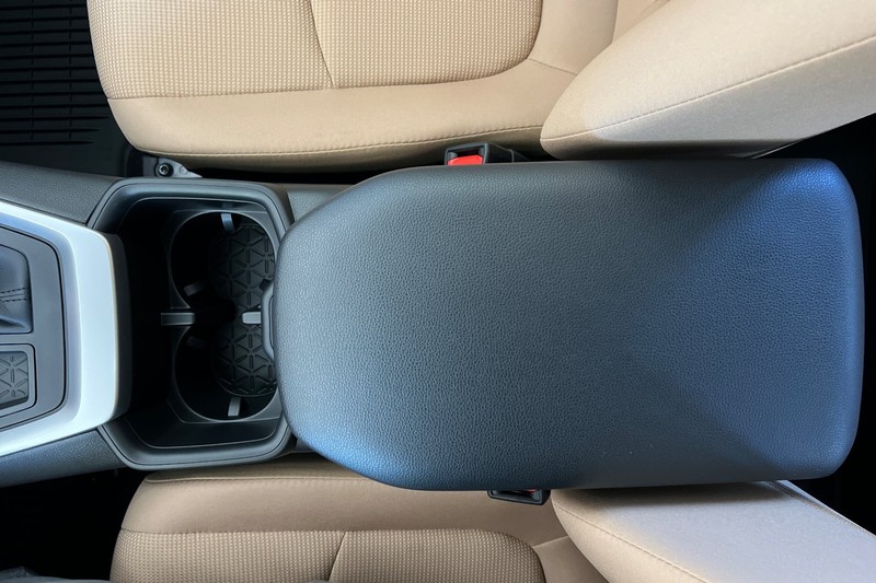 Toyota RAV4 Vehicle Full-screen Gallery Image 25