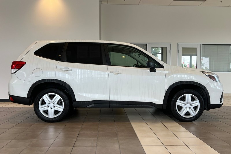 Subaru Forester Vehicle Full-screen Gallery Image 03