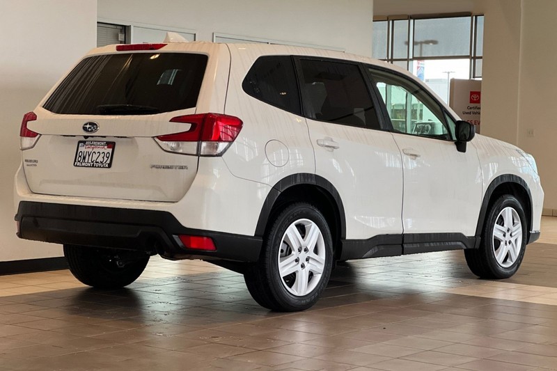 Subaru Forester Vehicle Full-screen Gallery Image 04