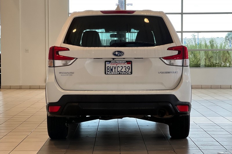 Subaru Forester Vehicle Full-screen Gallery Image 05