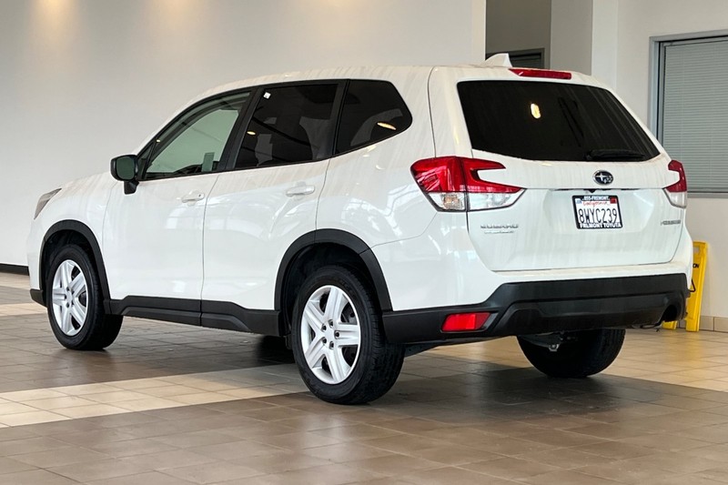 Subaru Forester Vehicle Full-screen Gallery Image 06