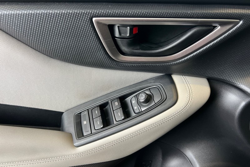 Subaru Forester Vehicle Full-screen Gallery Image 11