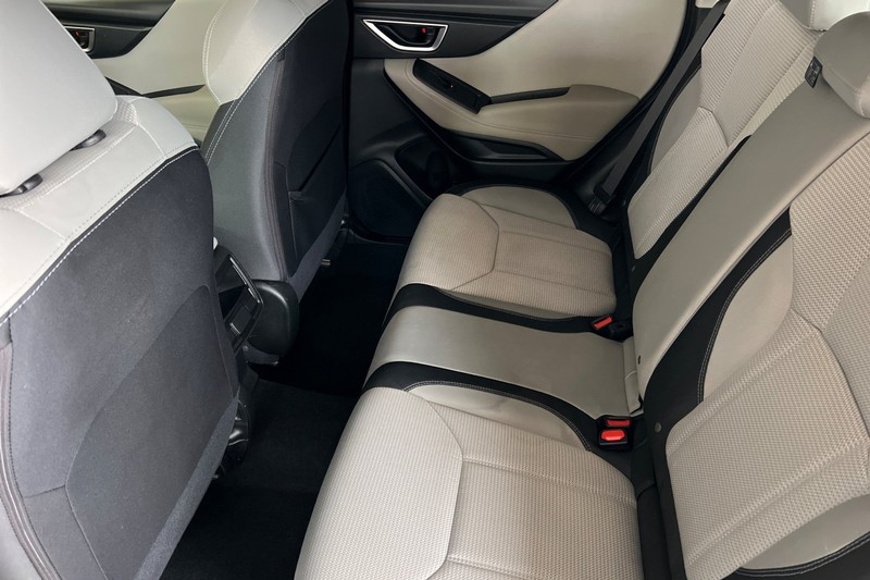 Subaru Forester Vehicle Full-screen Gallery Image 12