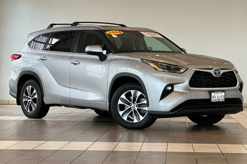 Toyota Highlander Vehicle Full-screen Gallery Image 02