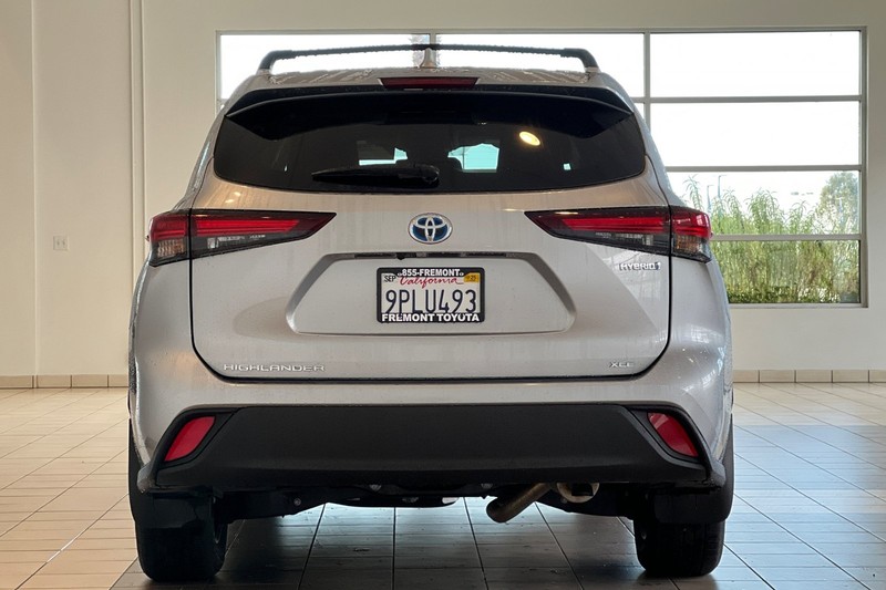 Toyota Highlander Vehicle Full-screen Gallery Image 05