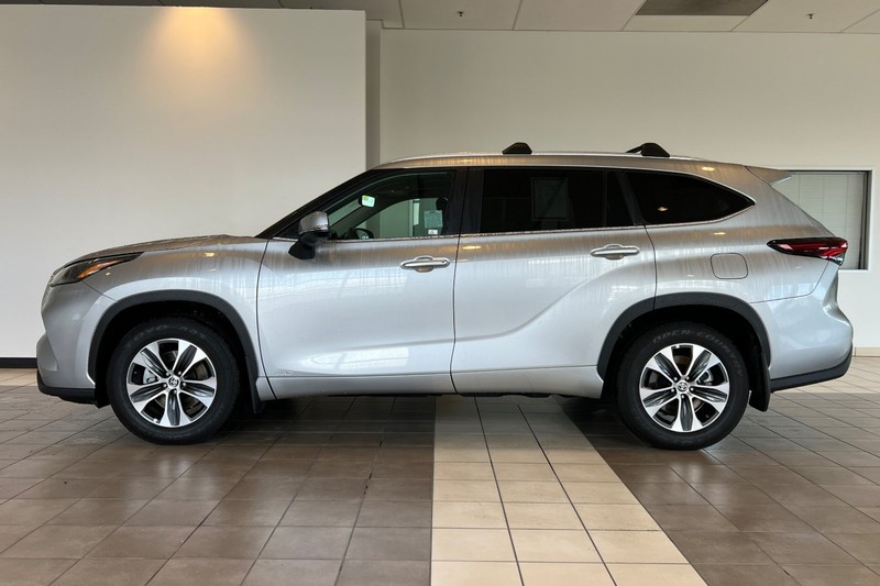 Toyota Highlander Vehicle Full-screen Gallery Image 07