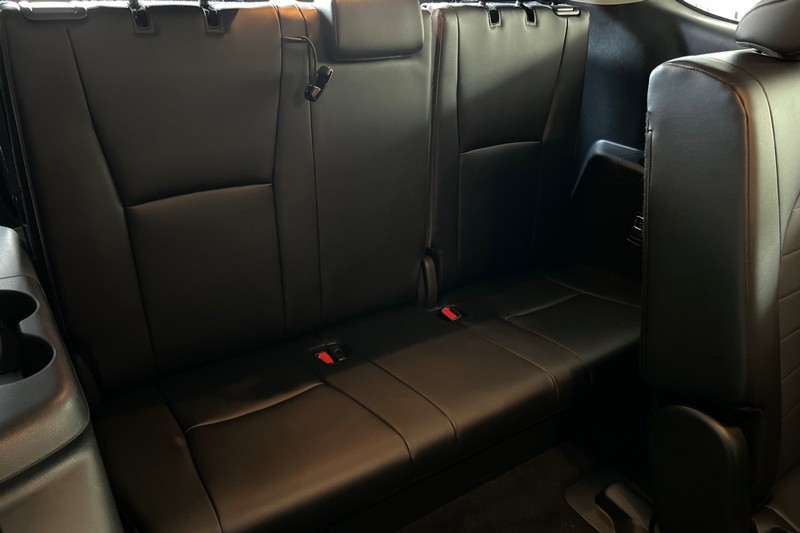 Toyota Highlander Vehicle Full-screen Gallery Image 15