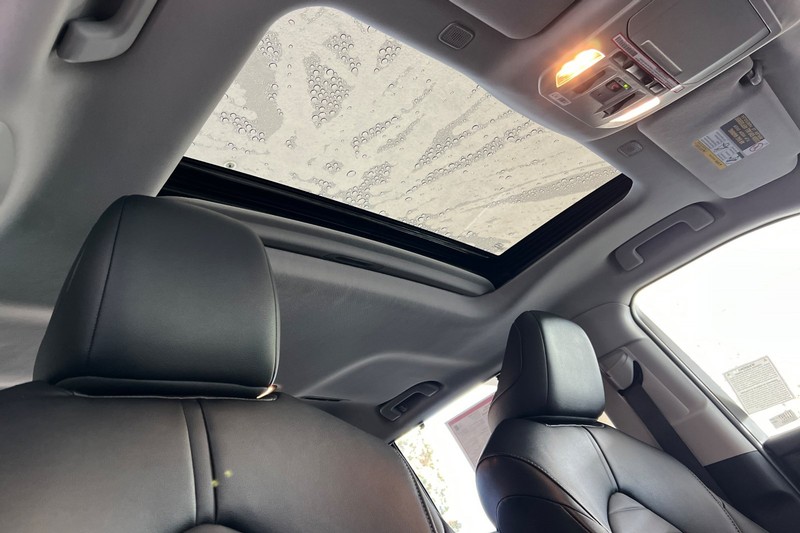 Toyota Highlander Vehicle Full-screen Gallery Image 18